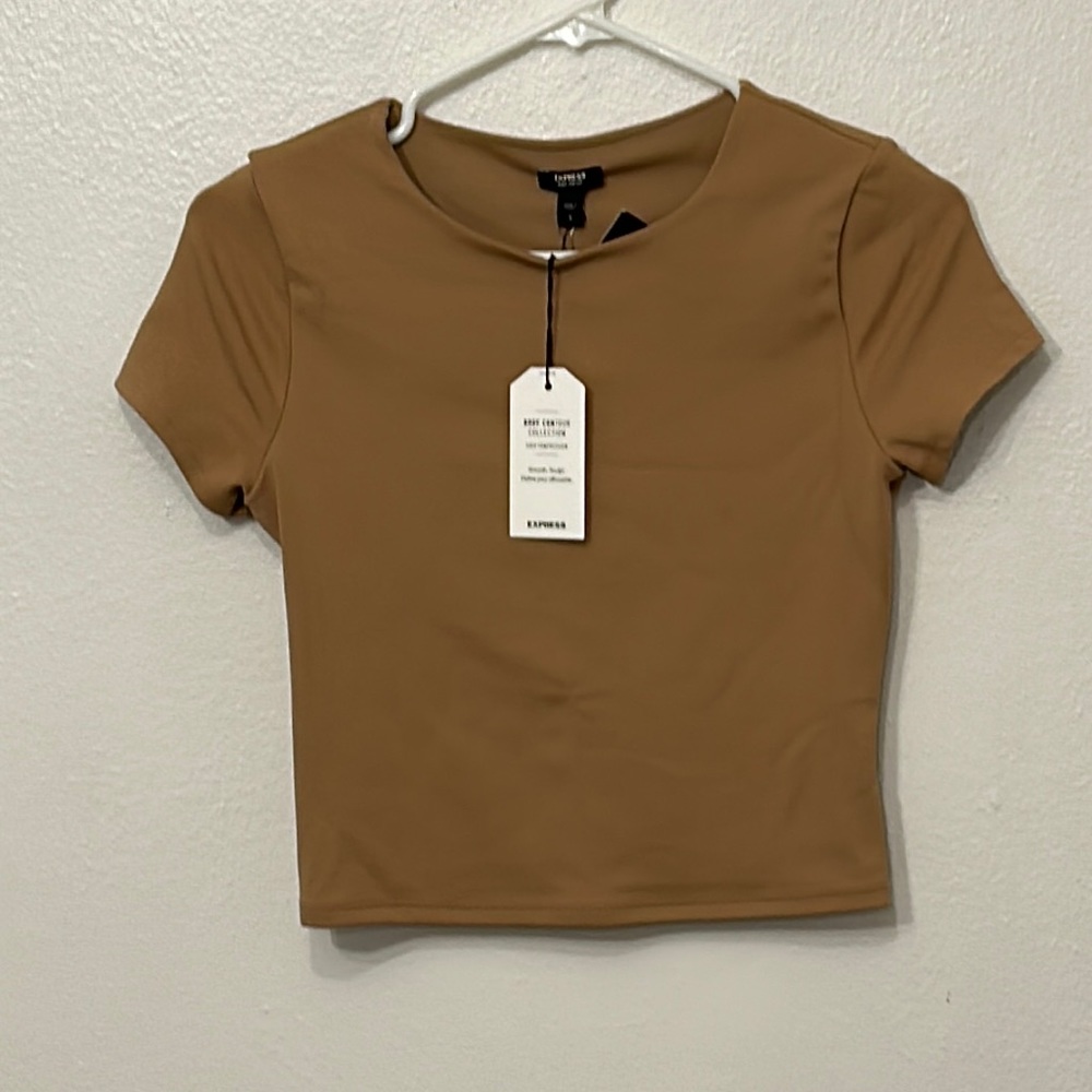 NWT Express body contour tee